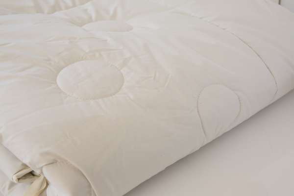 PureNature Kamelhaar Bettdecke 4-Jahreszeiten mit Knüpfbänder