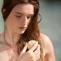 Vorschau: Rosenrot Fester Conditioner Naturkosmetik - sensitiv, duftfrei Vorschau: Rosenrot Fester Conditioner Naturkosmetik - sensitiv, duftfrei