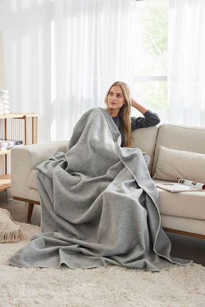 Kuscheldecke Lausanne – leicht & ideal für den Sommer