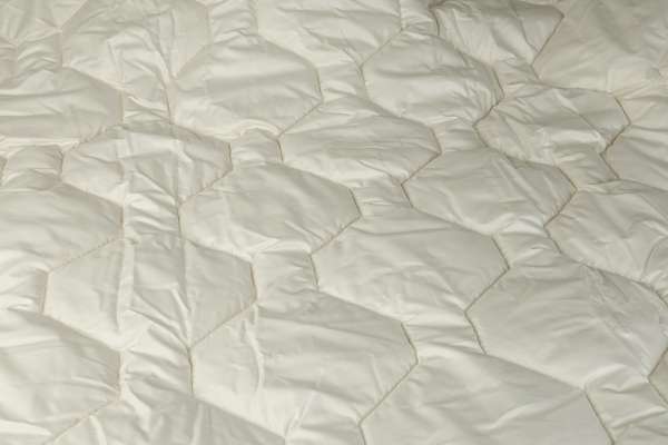 Hochwertige Naturbettdecken: Lycona-Decke medium