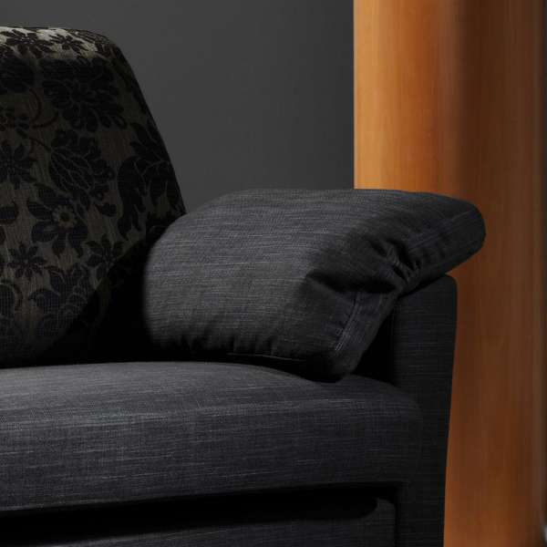 Bequemes Armlehnkissen als Zierkissen ergänzend zum Sofa