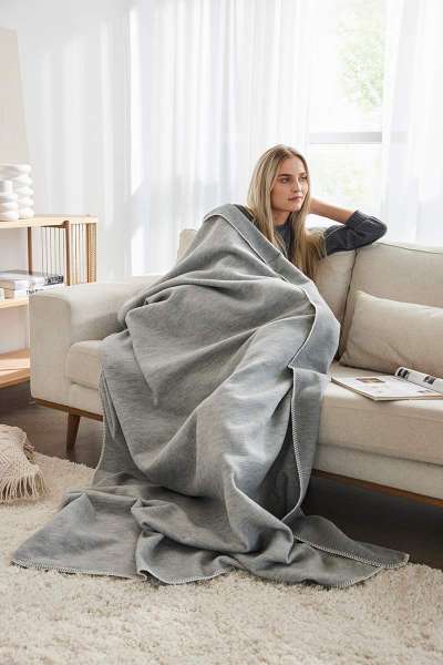 Kuscheldecke Lausanne – leicht & ideal für den Sommer