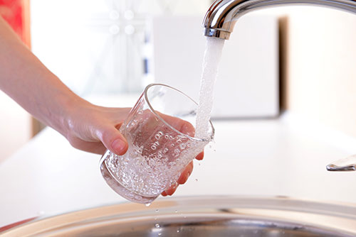 wasserfilter-aktivkohle-untertisch-web