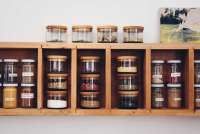 Vorschau: Side by Side - Glasdose mit Holzdeckel für Salz & Gewürze - 2er Set Vorschau: Side by Side - Glasdose mit Holzdeckel für Salz & Gewürze - 2er Set