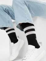 Vorschau: Crew Black nachhaltige Sportsocken schwarz mit weißen Streifen Vorschau: Crew Black nachhaltige Sportsocken schwarz mit weißen Streifen