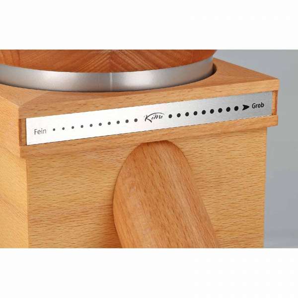 KoMo Fidibus Medium - kleine, starke Getreidemühle aus Buchenholz