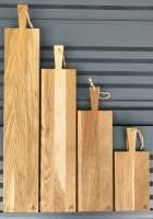Vorschau: Eichenholz Schneidebrett - Robust, funktional und rustikal Vorschau: Eichenholz Schneidebrett - Robust, funktional und rustikal