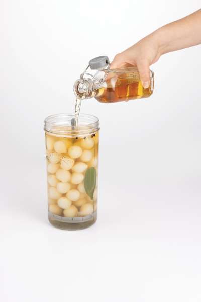 Praktisches Weithalsglas mit Heber für eingelegtes Gemüse